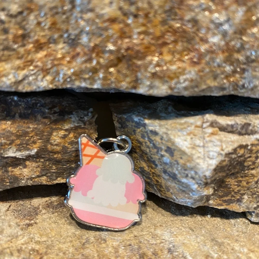 NWOT Pusheen box exclusive cat collar charm / ice cream